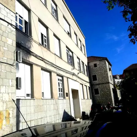 Hostel Ruzmarin Split